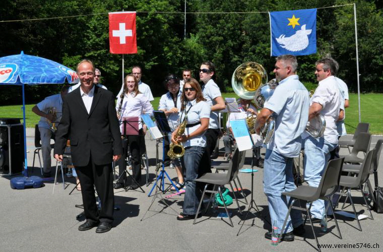Der neue Dirigent Urs Güdel ist zu Recht stolz auf seine MusikerInnen