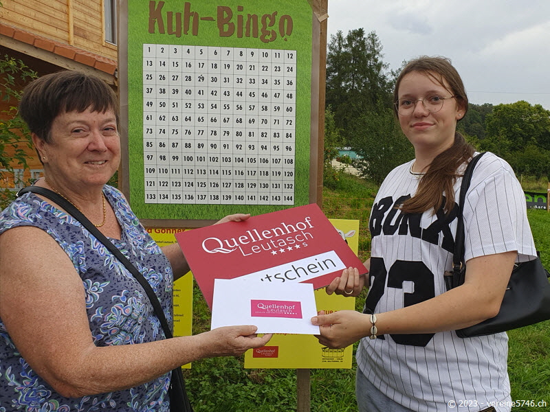 Yvonne von Arx mit Gewinnerin Jessica Graber